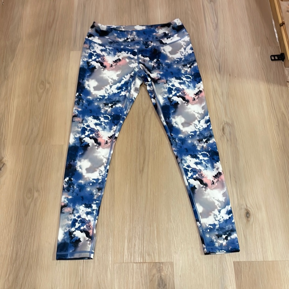Lucy leggings. Size large. Multi color ‘cloud’.